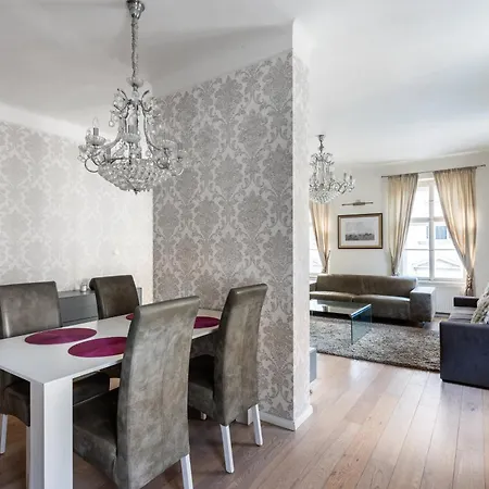 Royal Vysehrad Apartman *